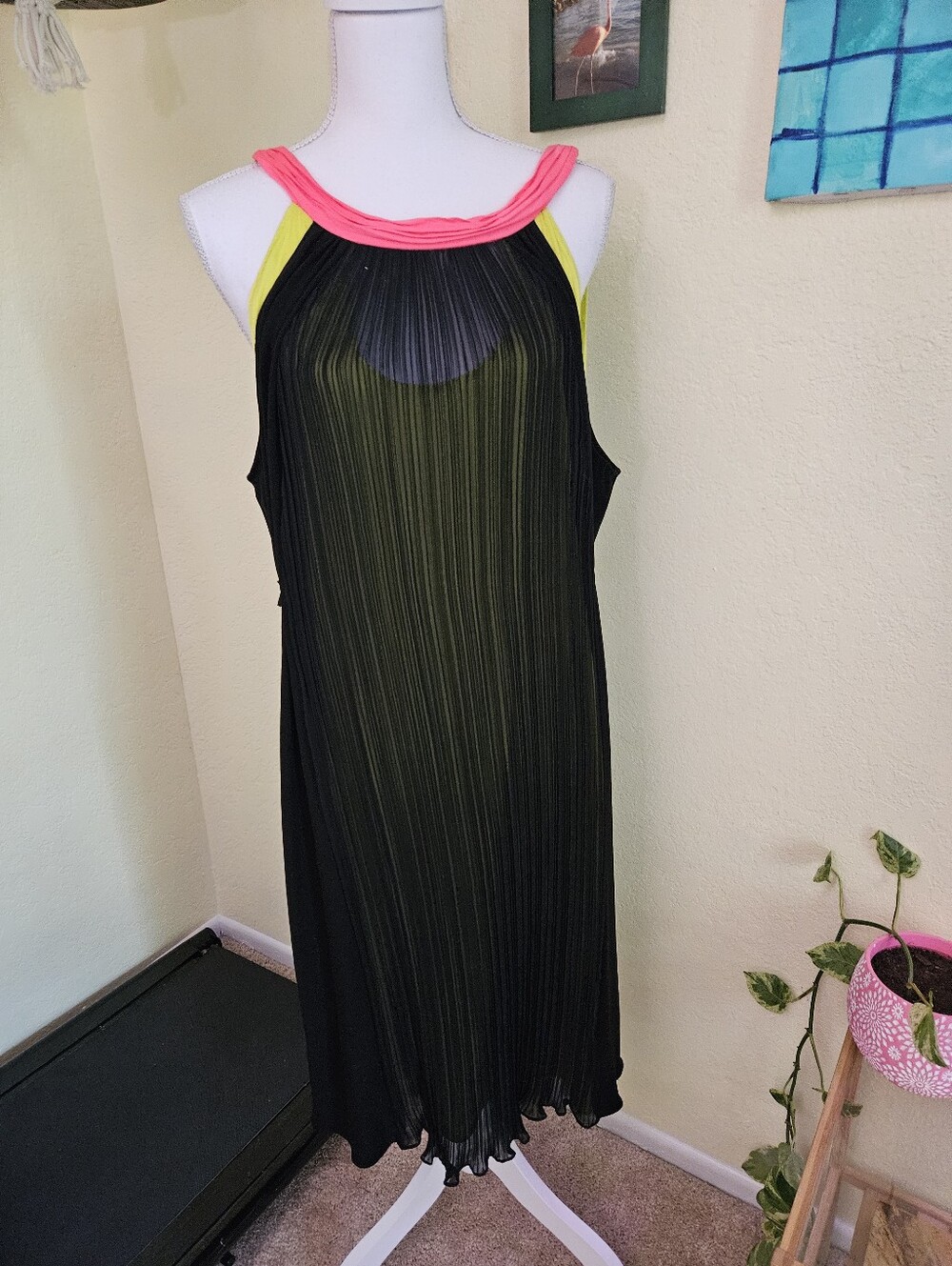 Tahari Black Pleated Halter Midi Dress w Pink Neckline Lime green lining. Sz 16